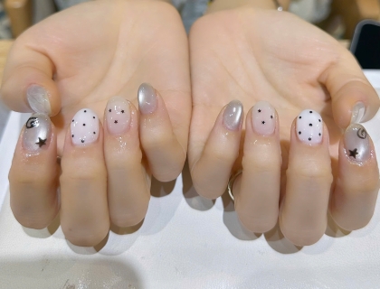 은은하고 귀여운 네일 디자인 