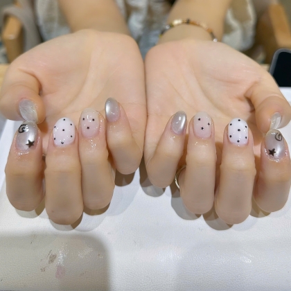 은은하고 귀여운 네일 디자인 