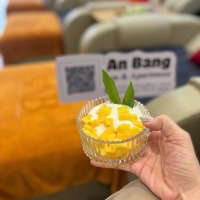 고급스럽고 차분한 분위기